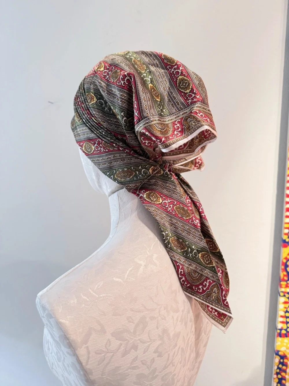 Vintage Peck And Peck Paisley Poly-Silk Turban